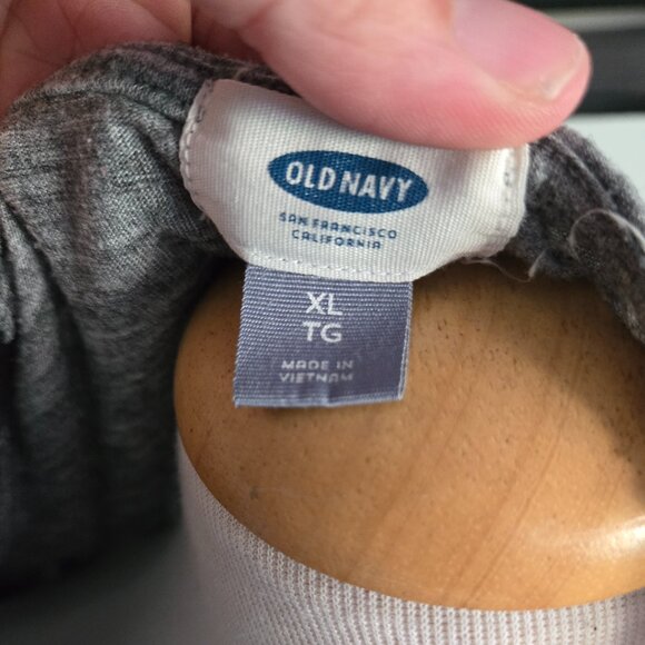 Old Navy Women’s XL Gray Long Sleeve Top with Lace Shoulder, Great Condition - Picture 3 of 3